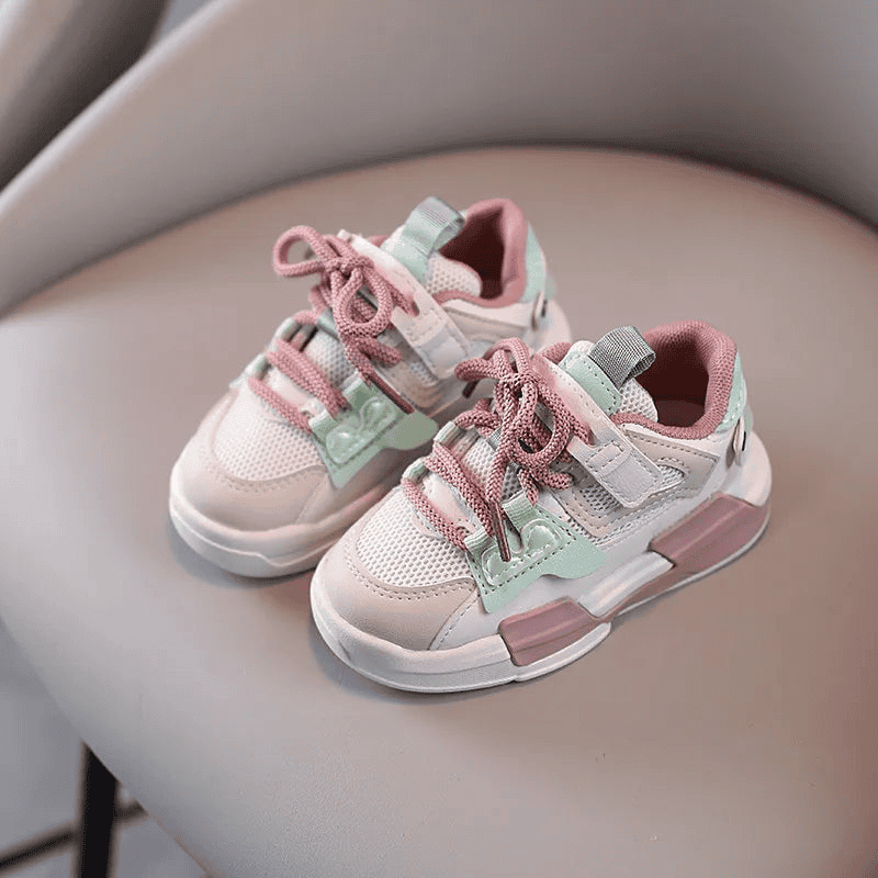 Kiddie Kicks: Fun-Fit Sneakers 👟🎨