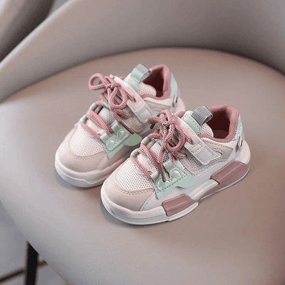 Kiddie Kicks: Fun-Fit Sneakers 👟🎨