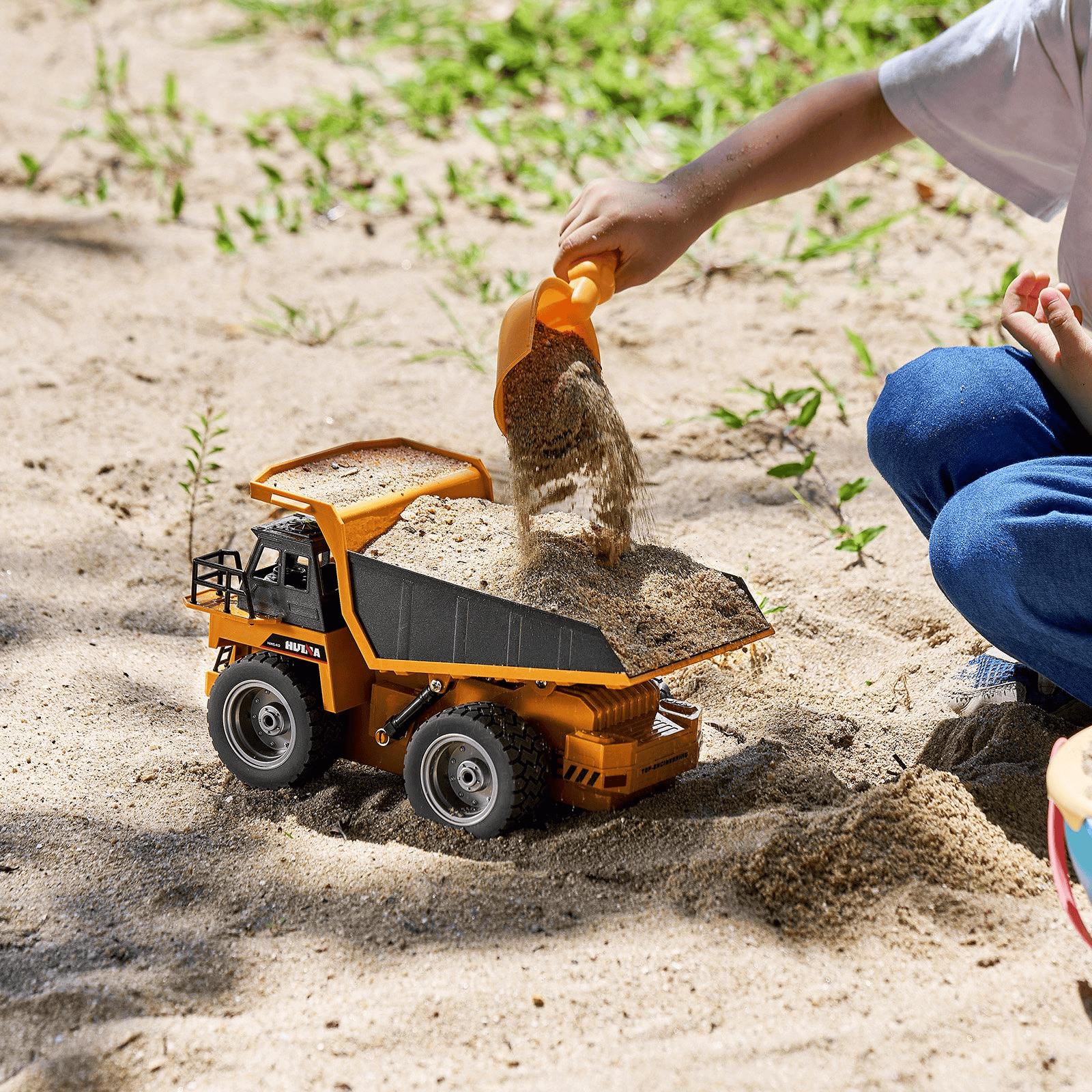 VEVOR RC Remote Control Dump Truck Toy Construction Vehicle Toy 9CH 1:18 Scale