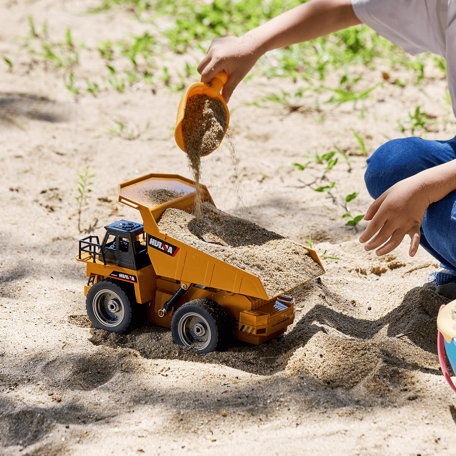 VEVOR RC Remote Control Dump Truck Toy Construction Vehicle Toy 9CH 1:18 Scale