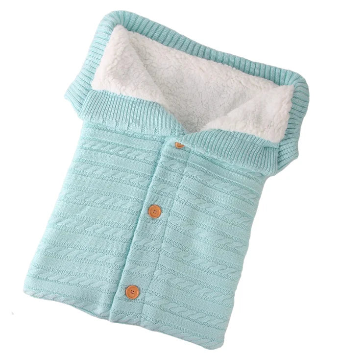 Cuddly Comfort: Winter Warmth for Your Newborn in our Cozy Sleeping Bag!