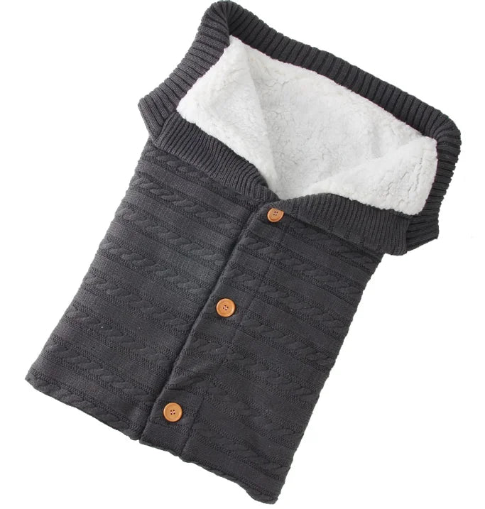 Cuddly Comfort: Winter Warmth for Your Newborn in our Cozy Sleeping Bag!