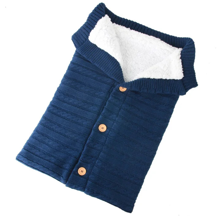 Cuddly Comfort: Winter Warmth for Your Newborn in our Cozy Sleeping Bag!