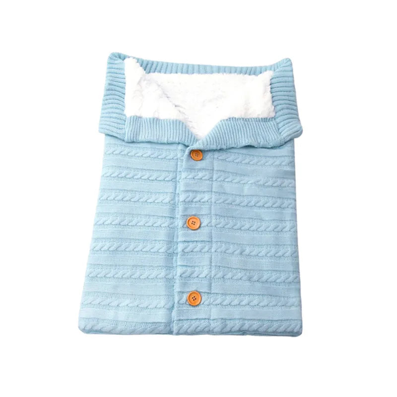 Cuddly Comfort: Winter Warmth for Your Newborn in our Cozy Sleeping Bag!