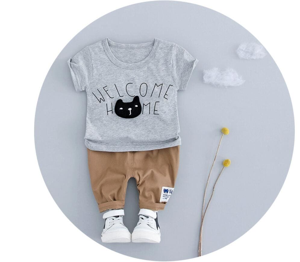 Tiny Trendsetter Ensemble: Marvelous Moments Await in Our Children's T-Shirt Suit – Style That Speaks Volumes!