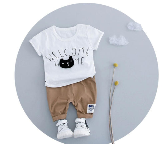 Tiny Trendsetter Ensemble: Marvelous Moments Await in Our Children's T-Shirt Suit – Style That Speaks Volumes!